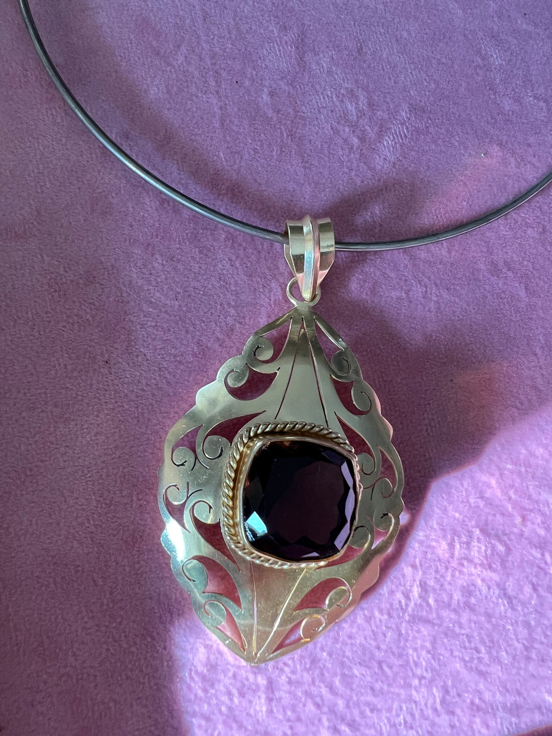 Exquisite Pendant Hasli Necklace