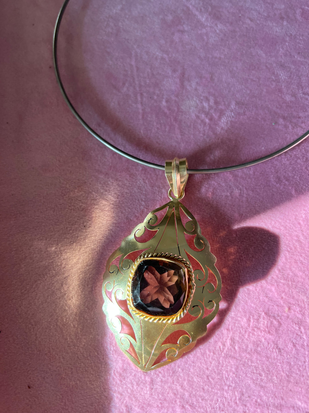 Exquisite Pendant Hasli Necklace