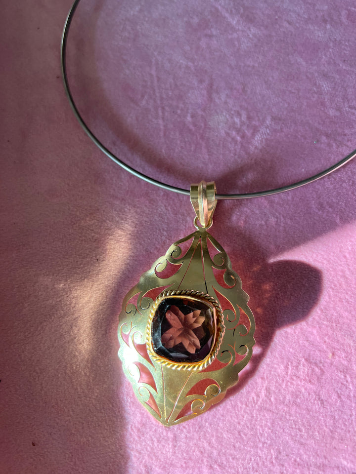 Exquisite Pendant Hasli Necklace