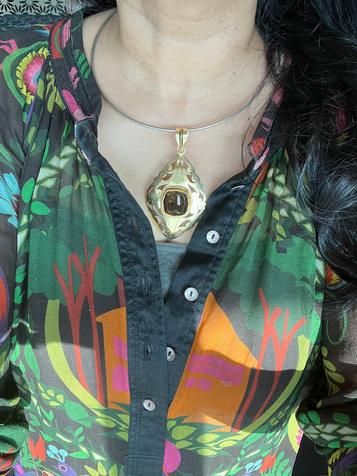 Exquisite Pendant Hasli Necklace