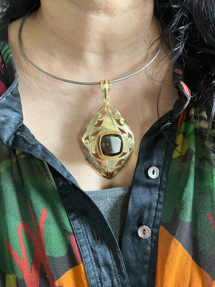 Exquisite Pendant Hasli Necklace