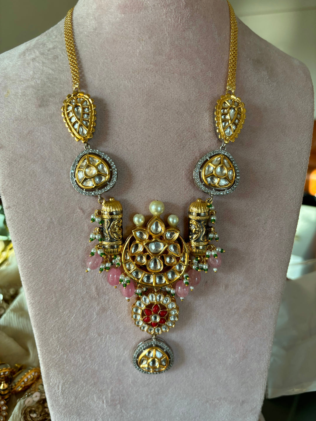 Exquisite Amrapali Fusion Pendant Necklace - Elevate Your Elegance