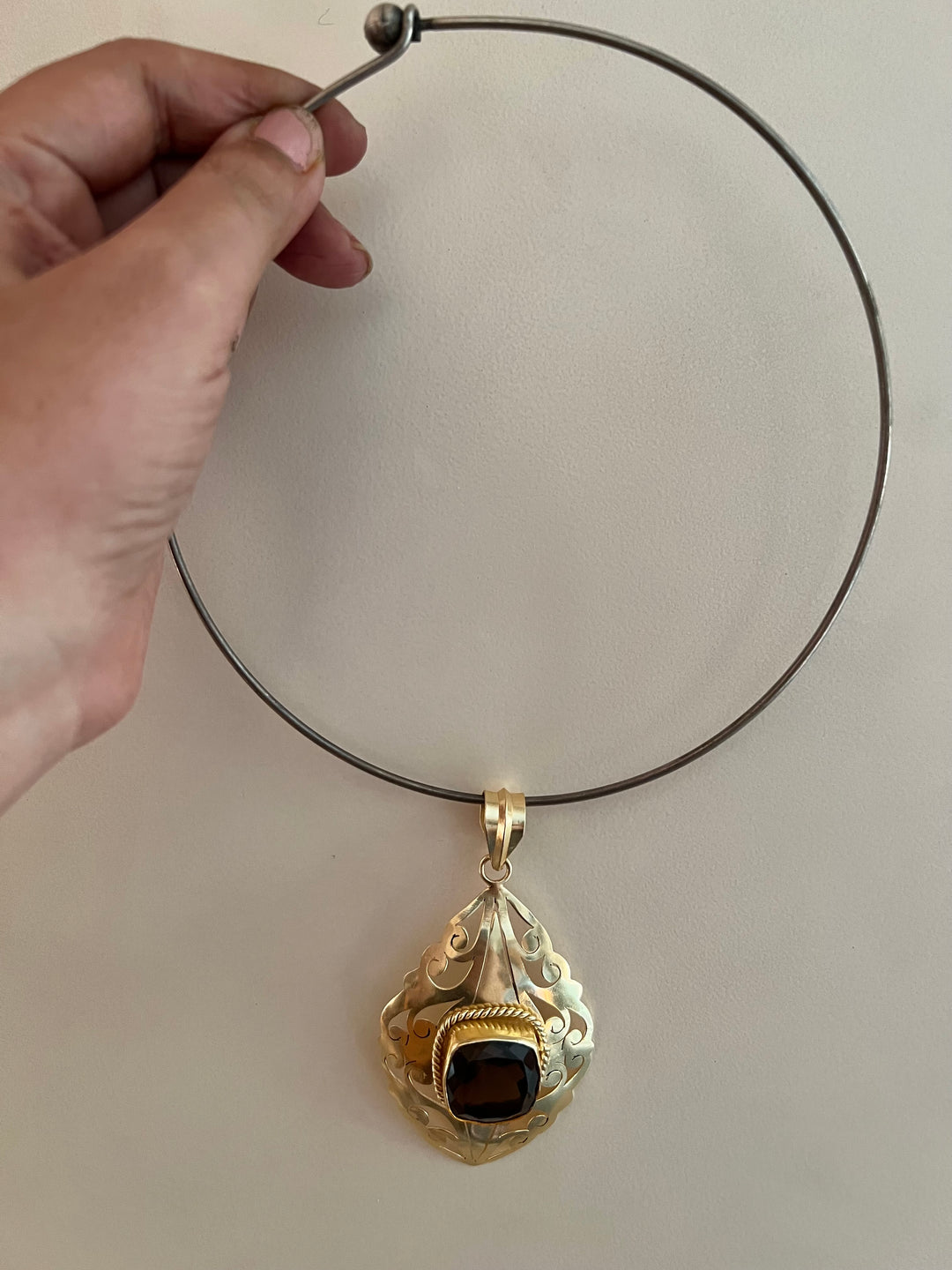 Exquisite Pendant Hasli Necklace