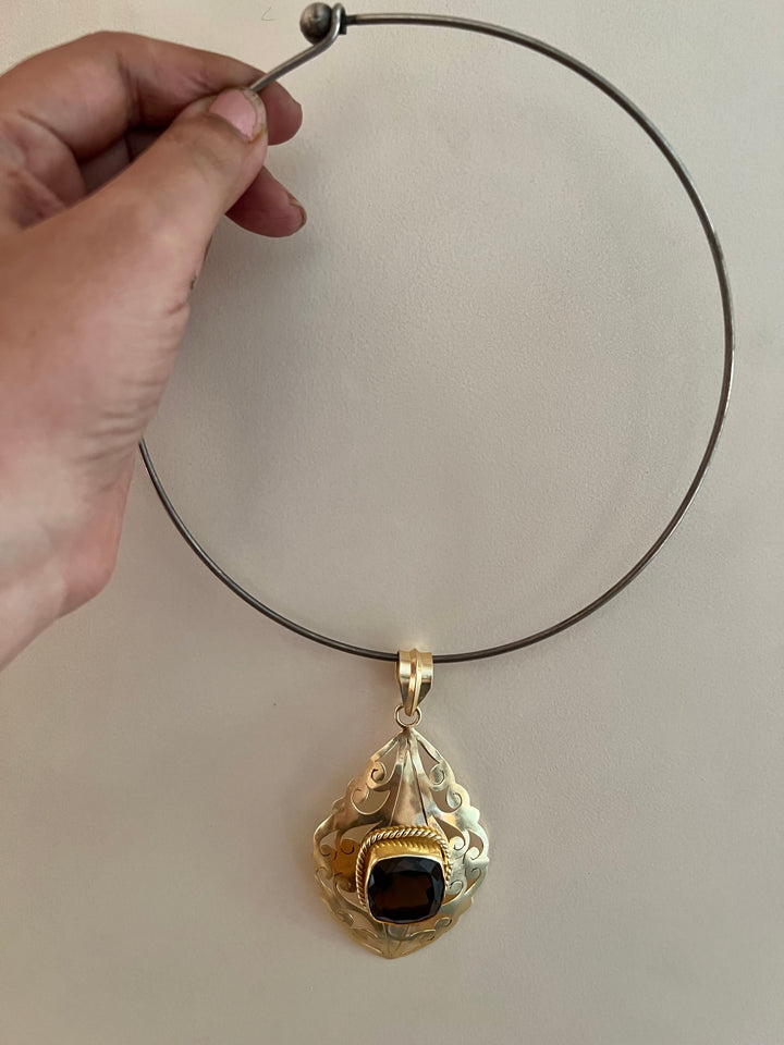 Exquisite Pendant Hasli Necklace