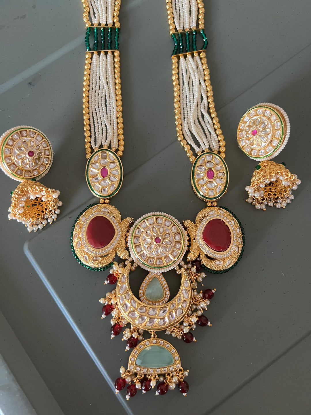 Exquisite Pendant Necklace Set - A Masterpiece of Elegance