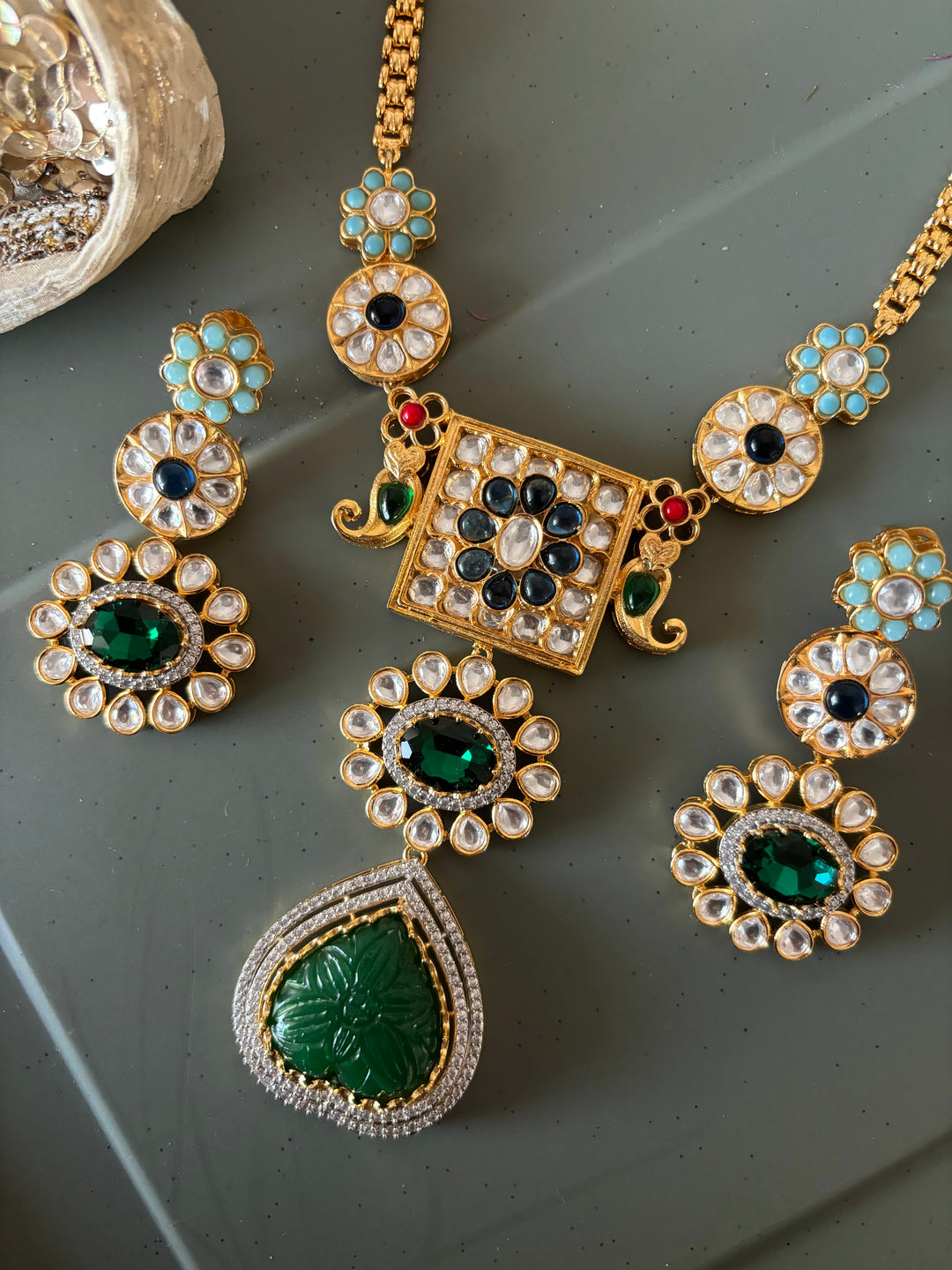 Exquisite Amrapali Fusion Pendant Necklace - Elevate Your Elegance