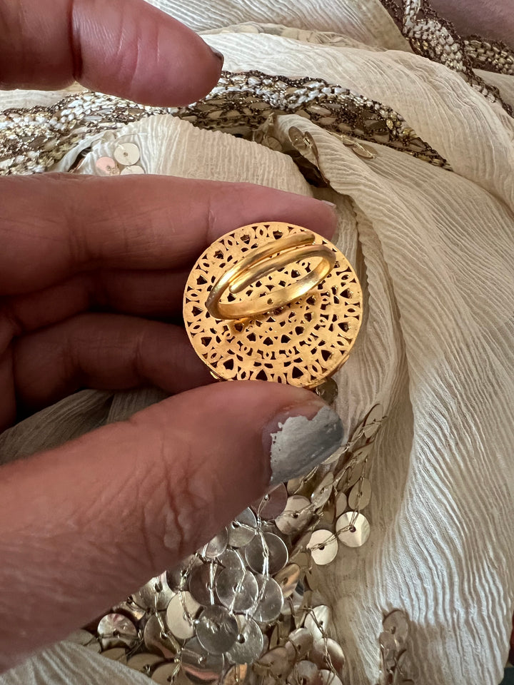 Elegant Kundan Wedding Ring - A Touch of Timeless Beauty