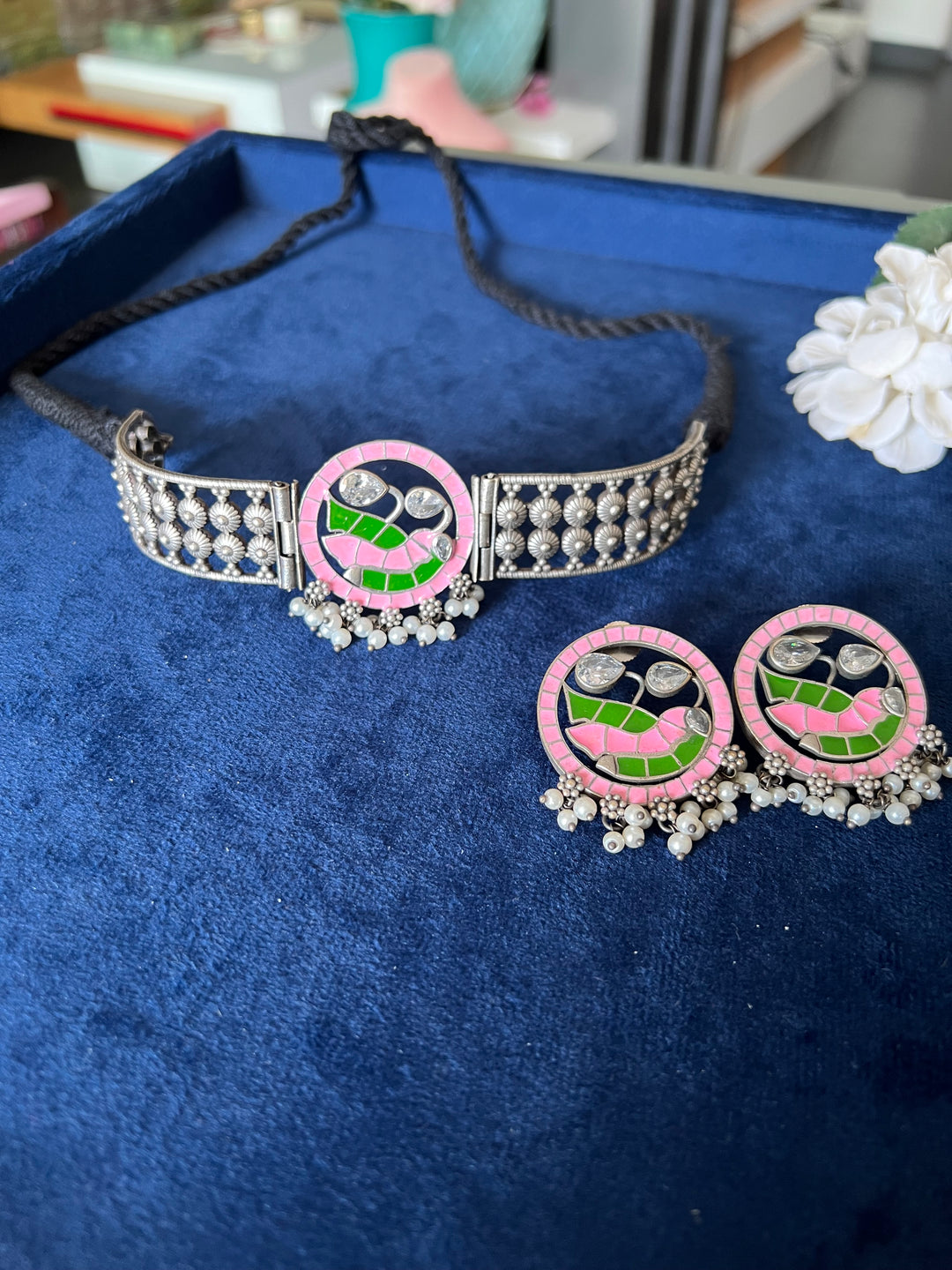 Elegant Enamelled Choker Necklace Set