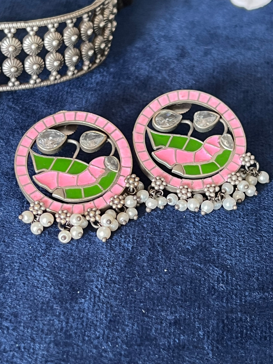 Elegant Enamelled Choker Necklace Set