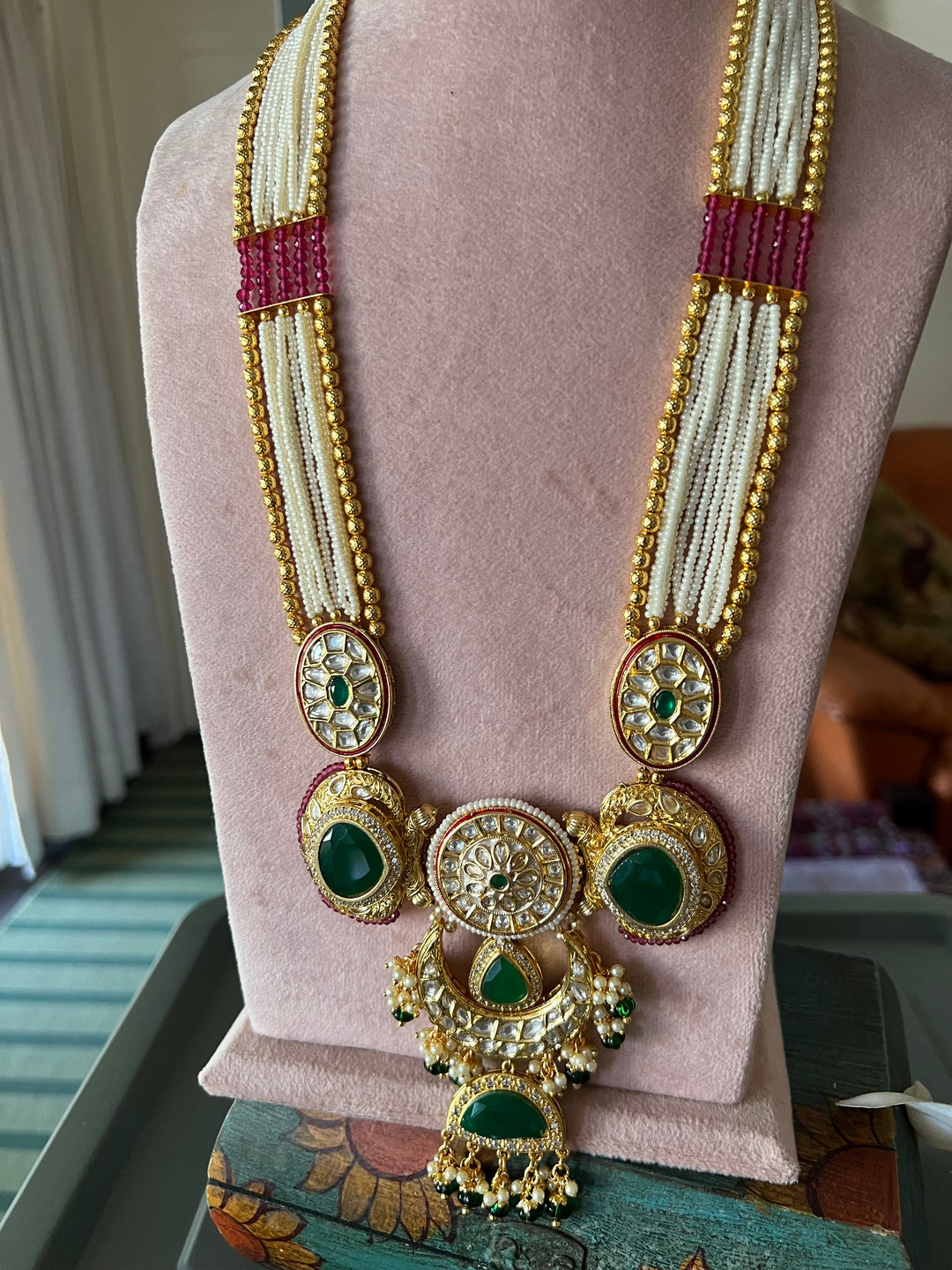 Exquisite Pendant Necklace Set - A Masterpiece of Elegance