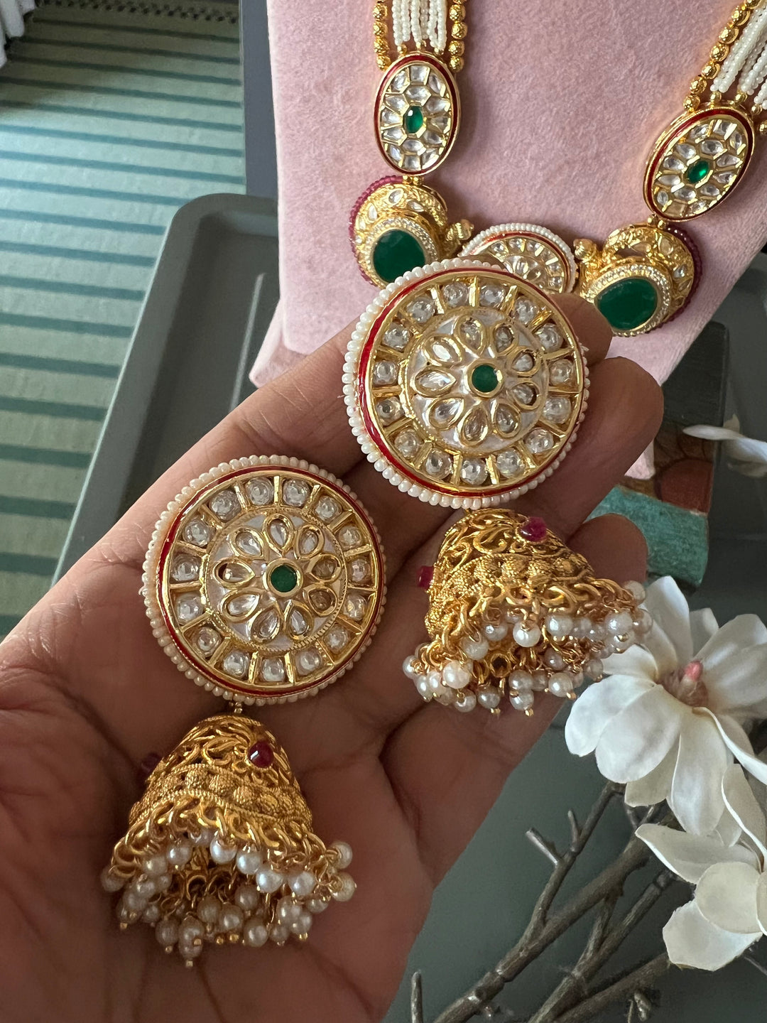 Exquisite Pendant Necklace Set - A Masterpiece of Elegance