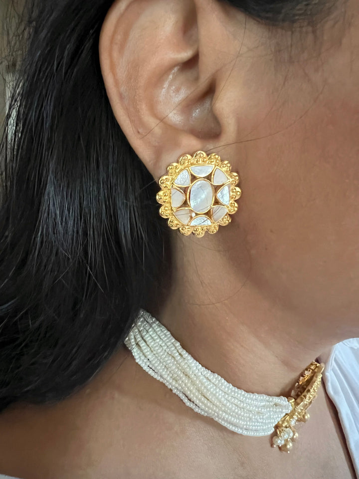 Elegant Mother of Pearl 925 Silver Choker Necklace Set - Unmatched Quality and Style