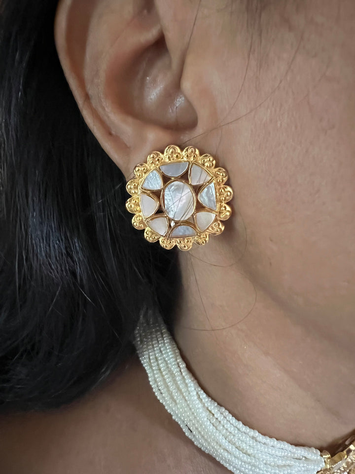 Elegant Mother of Pearl 925 Silver Choker Necklace Set - Unmatched Quality and Style