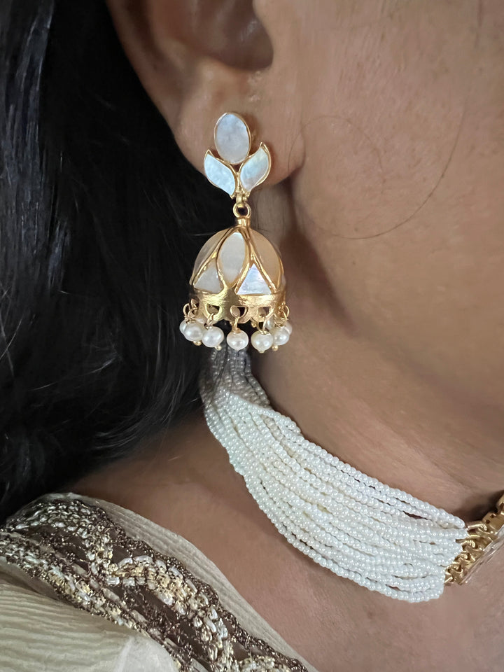 Elegant Mother of Pearl 925 Silver Choker Necklace Set - Unmatched Quality and Style