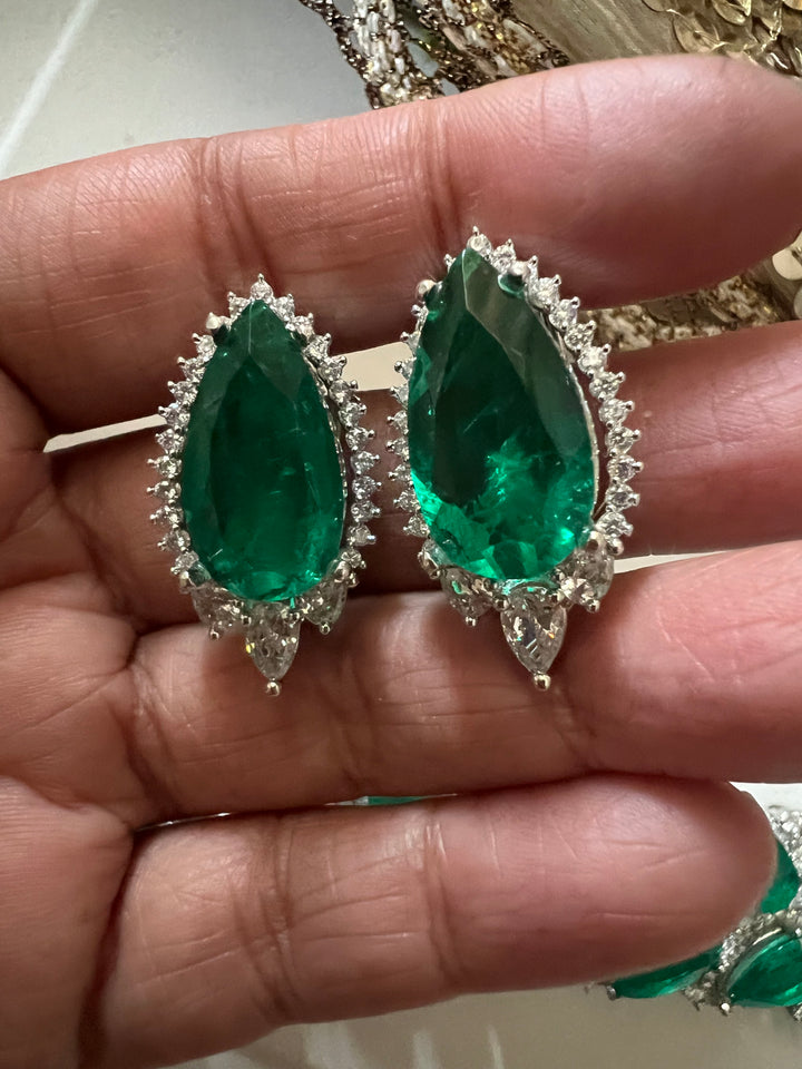 SHIVKA Victorian Green Doublet Choker Set