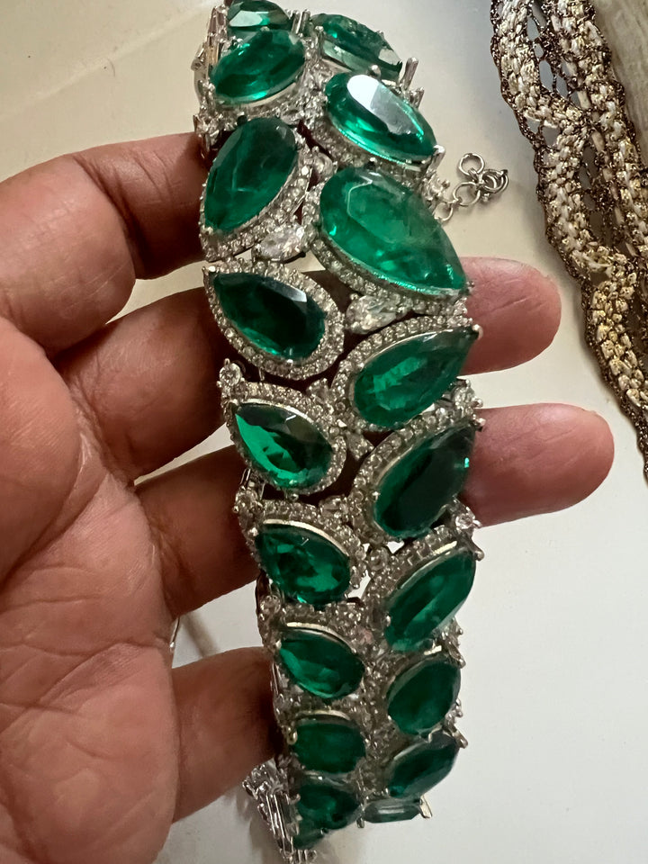 SHIVKA Victorian Green Doublet Choker Set