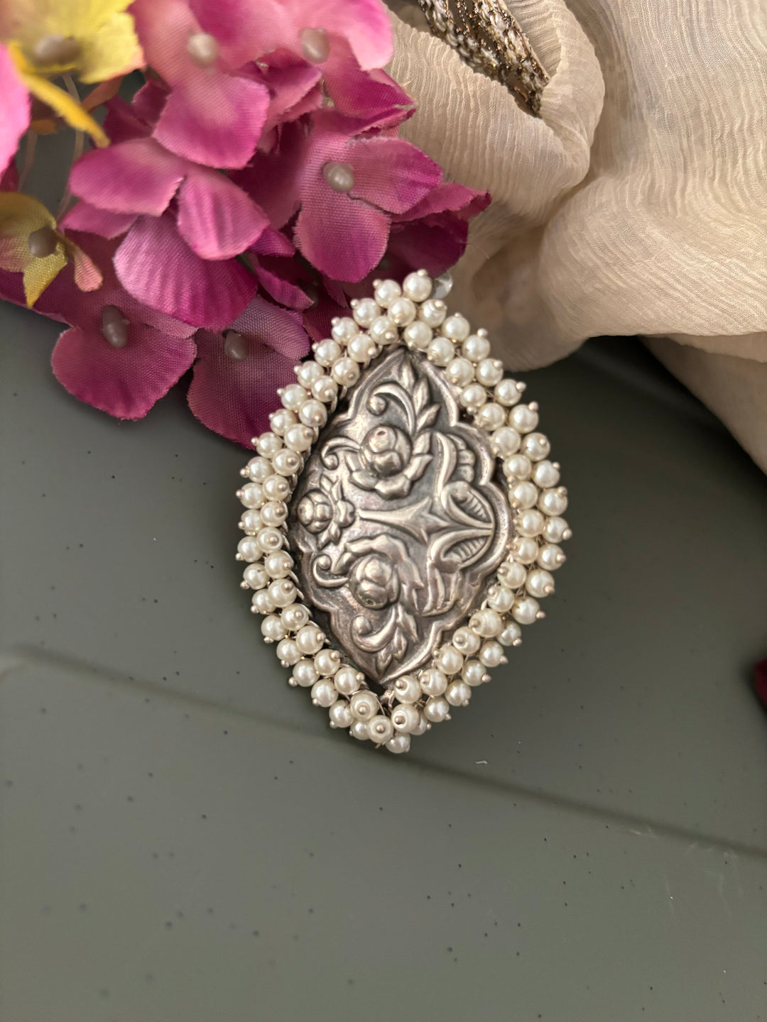 Statement Pearl Clustered Ring - A Touch of Timeless Beauty