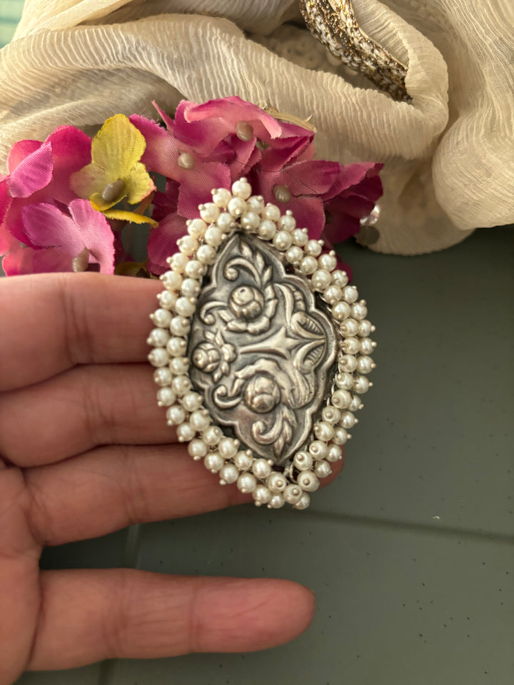 Statement Pearl Clustered Ring - A Touch of Timeless Beauty