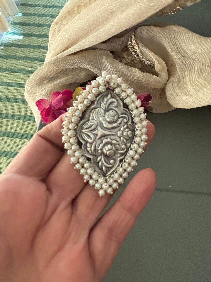 Statement Pearl Clustered Ring - A Touch of Timeless Beauty