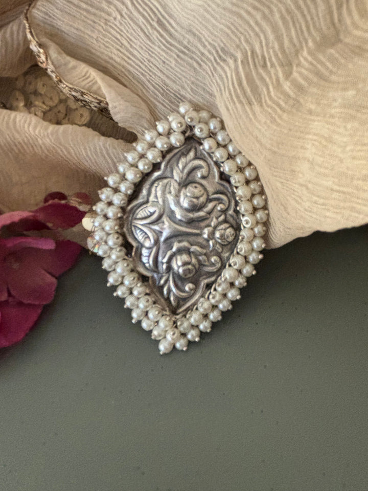 Statement Pearl Clustered Ring - A Touch of Timeless Beauty