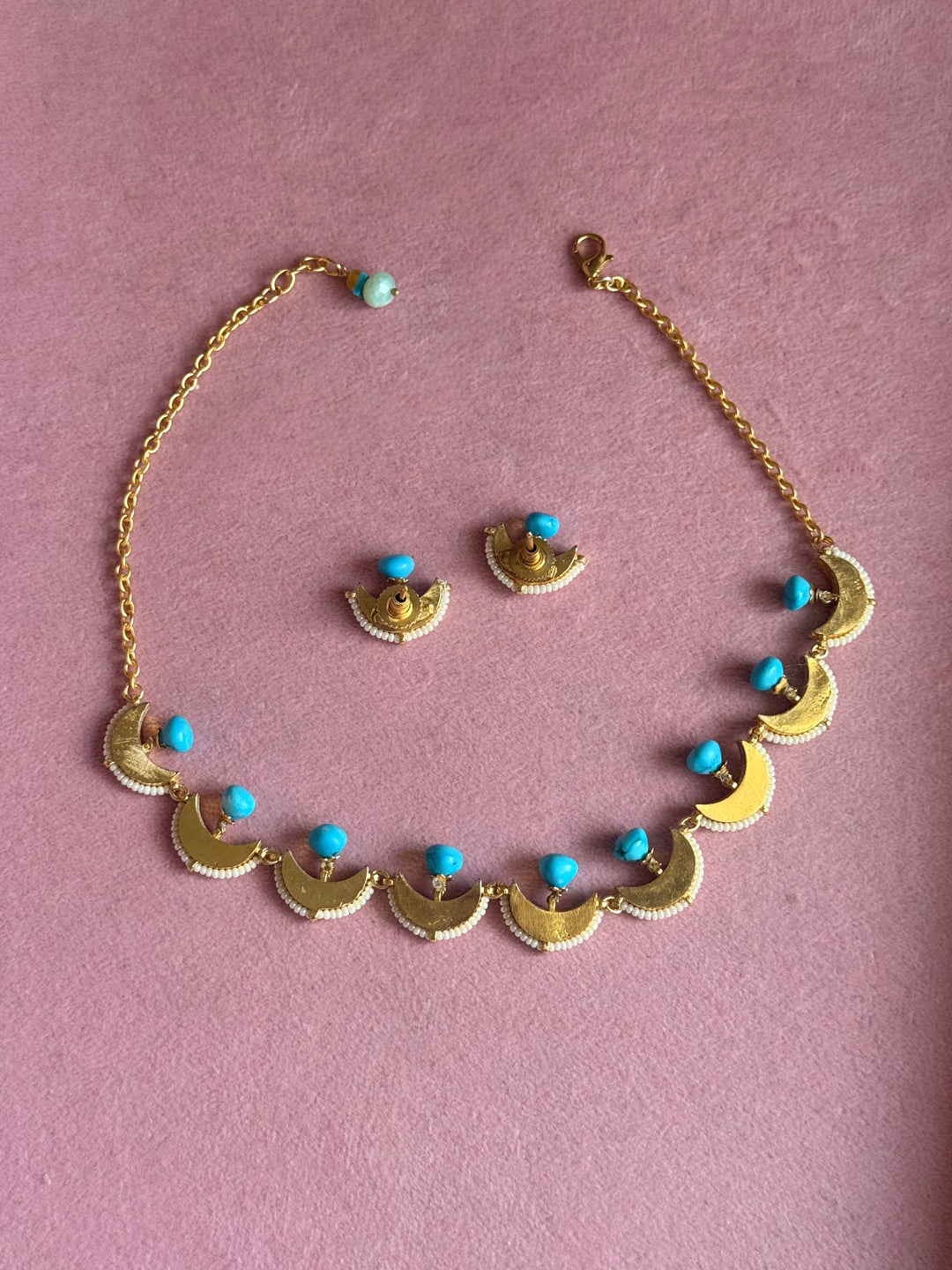 Jadau Turquoise Moon and Pearl Choker Set