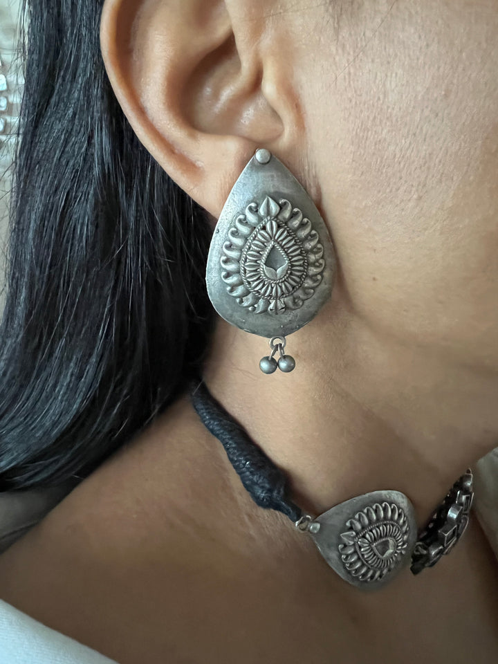 Multicoloured Vintage Choker with Studs