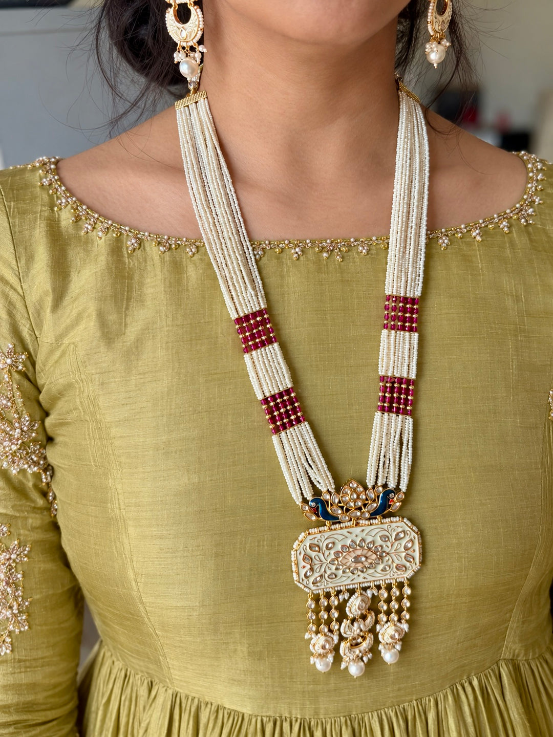 White Enamel Peacock Pendant Pearl Mala Set