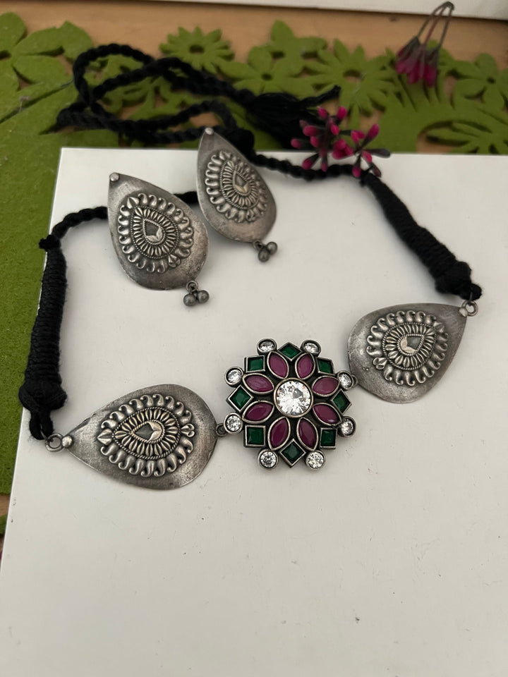 Multicoloured Vintage Choker with Studs