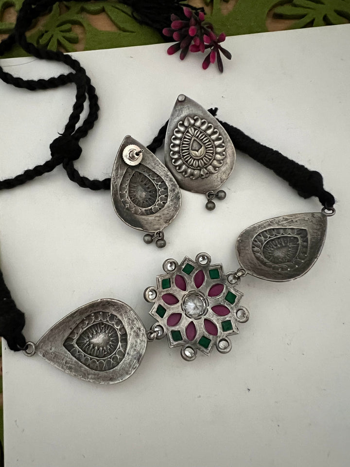 Multicoloured Vintage Choker with Studs