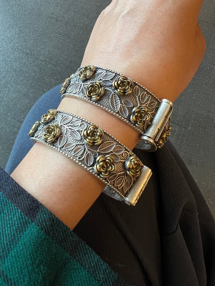 Elegant Brass Kadas Set - Exquisite Floral Design