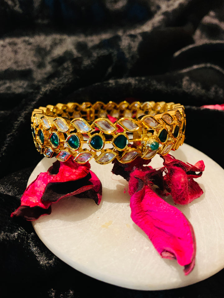 Exquisite Classic Kundan Kada - Unparalleled Quality and Style