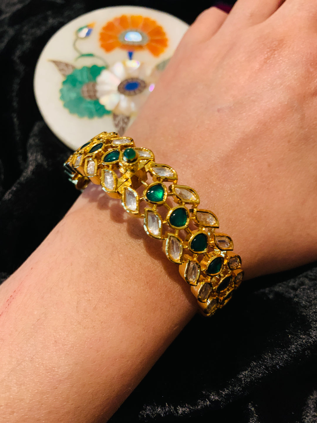 Exquisite Classic Kundan Kada - Unparalleled Quality and Style