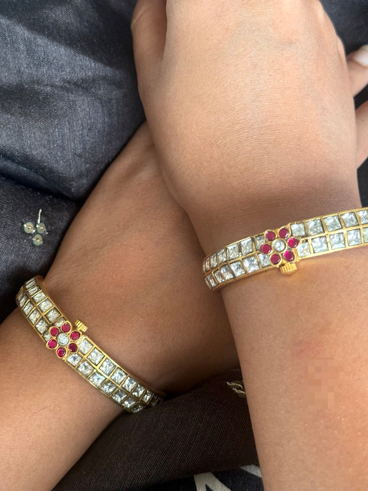 Exquisite Jadau Kundan Bangle Set - Unparalleled Quality and Craftsmanship
