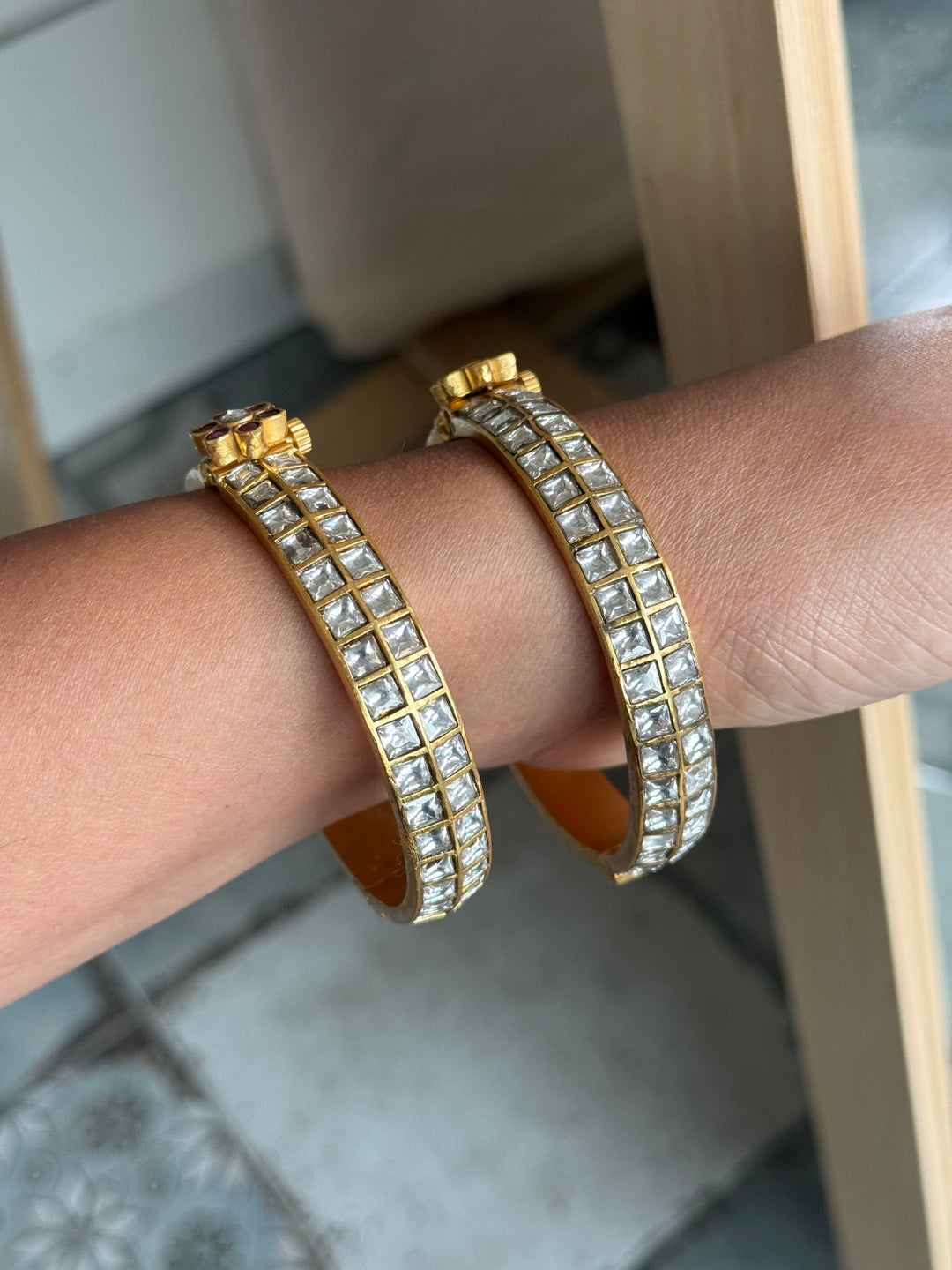 Exquisite Jadau Kundan Bangle Set - Unparalleled Quality and Craftsmanship
