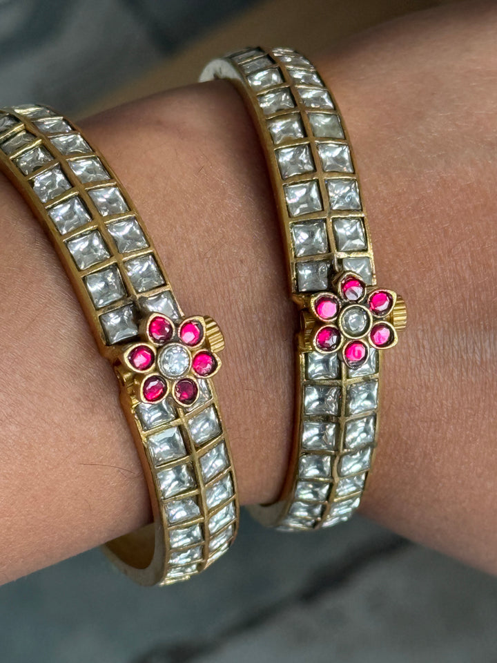 Exquisite Jadau Kundan Bangle Set - Unparalleled Quality and Craftsmanship