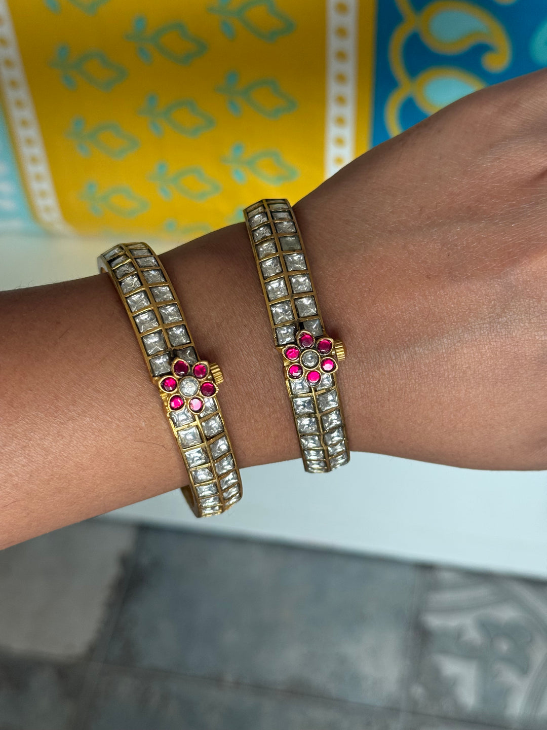 Exquisite Jadau Kundan Bangle Set - Unparalleled Quality and Craftsmanship