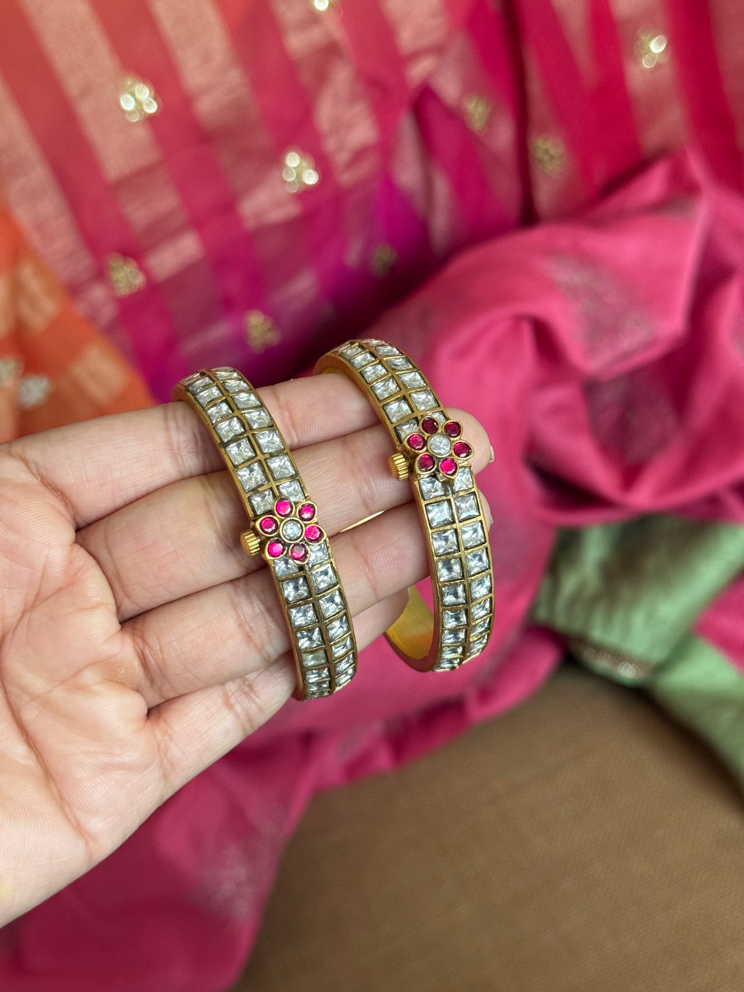 Exquisite Jadau Kundan Bangle Set - Unparalleled Quality and Craftsmanship
