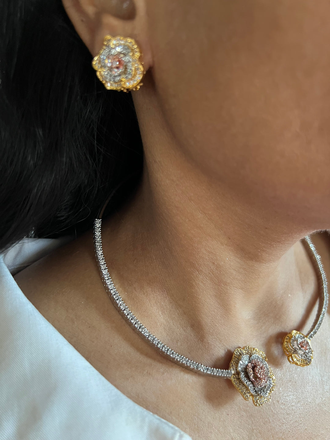 Cute Flower Design Necklace Set with Three-Tone Polish and Sparkling CZ Stones – Perfect for Cocktails & Night Outs