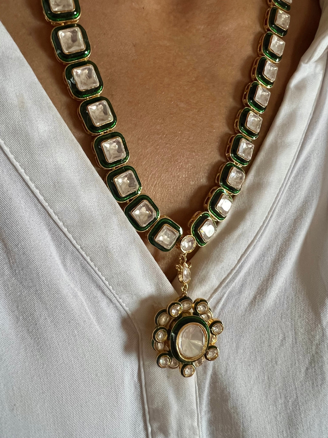 Light and Elegant Kundan Necklace Set – Perfect for Destination Weddings