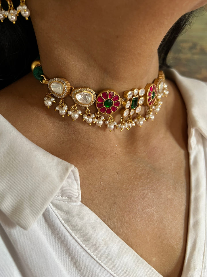 Light and Elegant Kundan Choker Necklace Set – Perfect for Destination Weddings