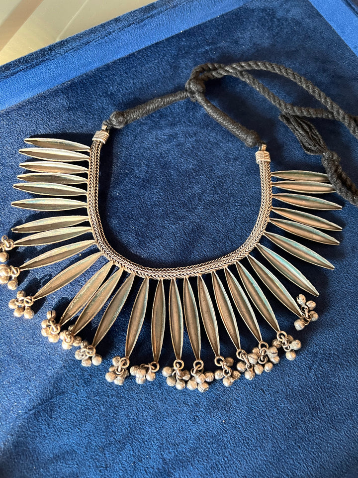 Exquisite Antique Collar Necklace - A Timeless Treasure!