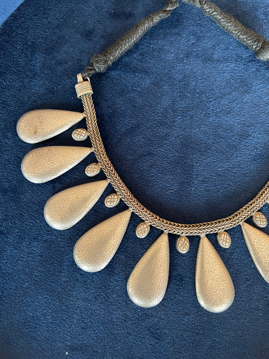 Exquisite Antique Collar Necklace - A Timeless Treasure!