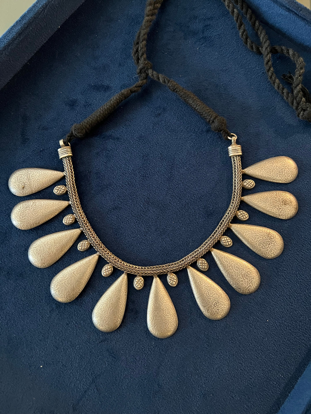 Exquisite Antique Collar Necklace - A Timeless Treasure!