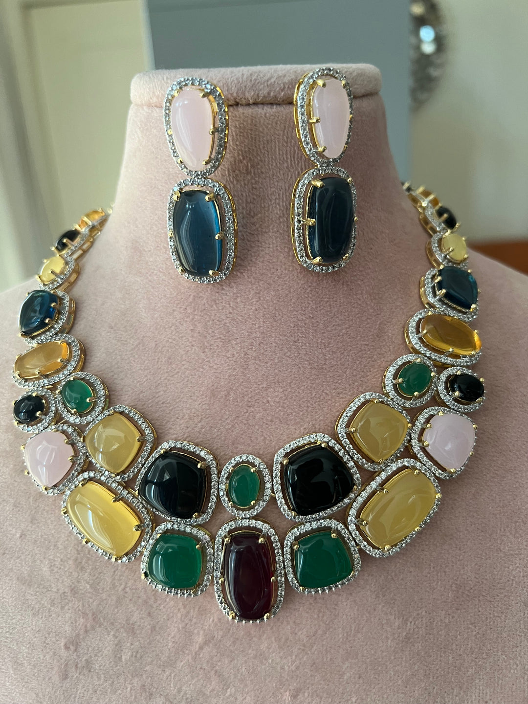 Elegant Necklace Set - Unmatched Quality and Style