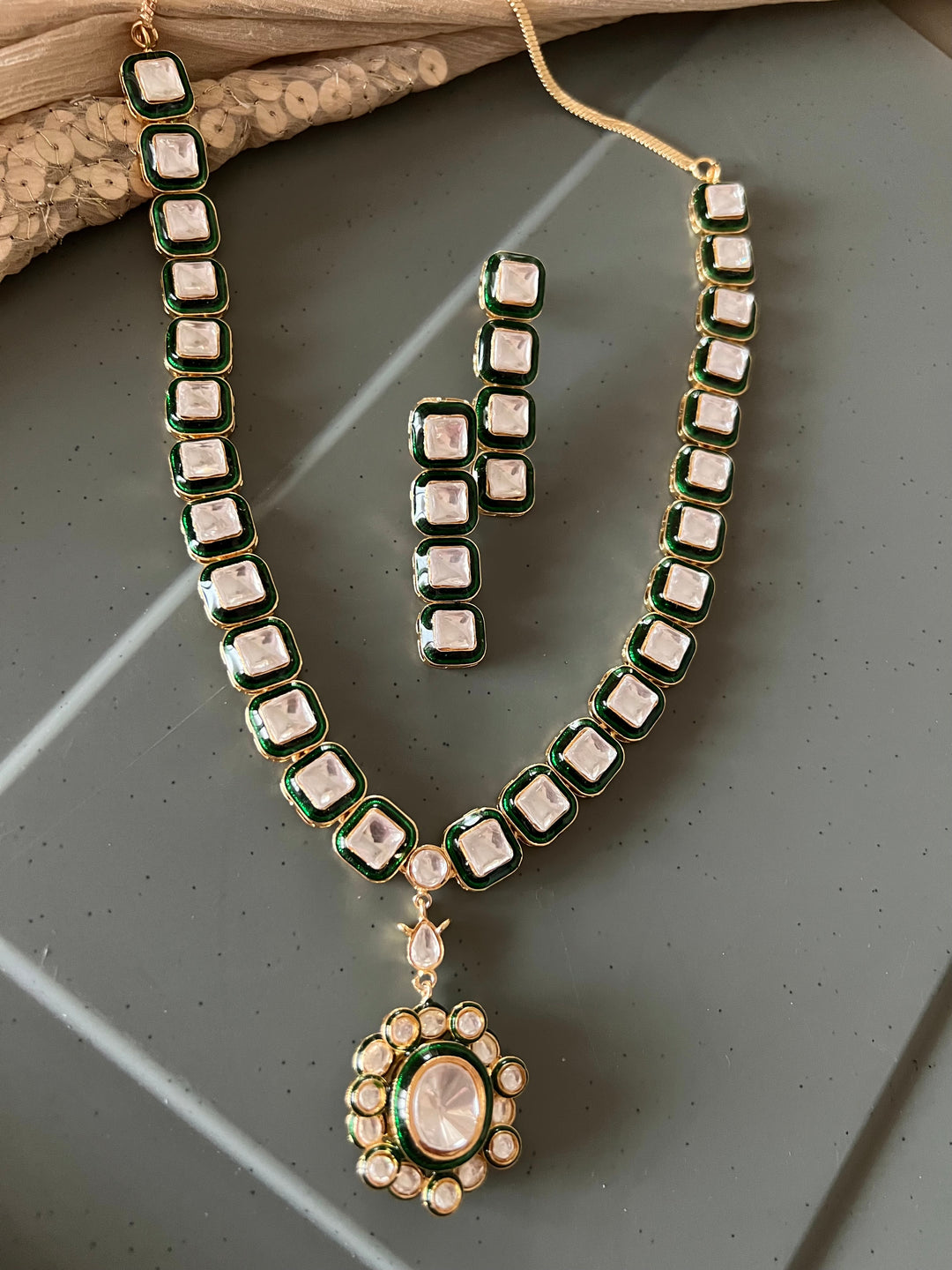 Light and Elegant Kundan Necklace Set – Perfect for Destination Weddings