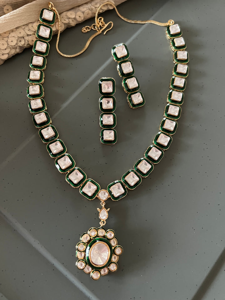Light and Elegant Kundan Necklace Set – Perfect for Destination Weddings