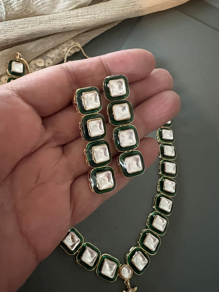 Light and Elegant Kundan Necklace Set – Perfect for Destination Weddings