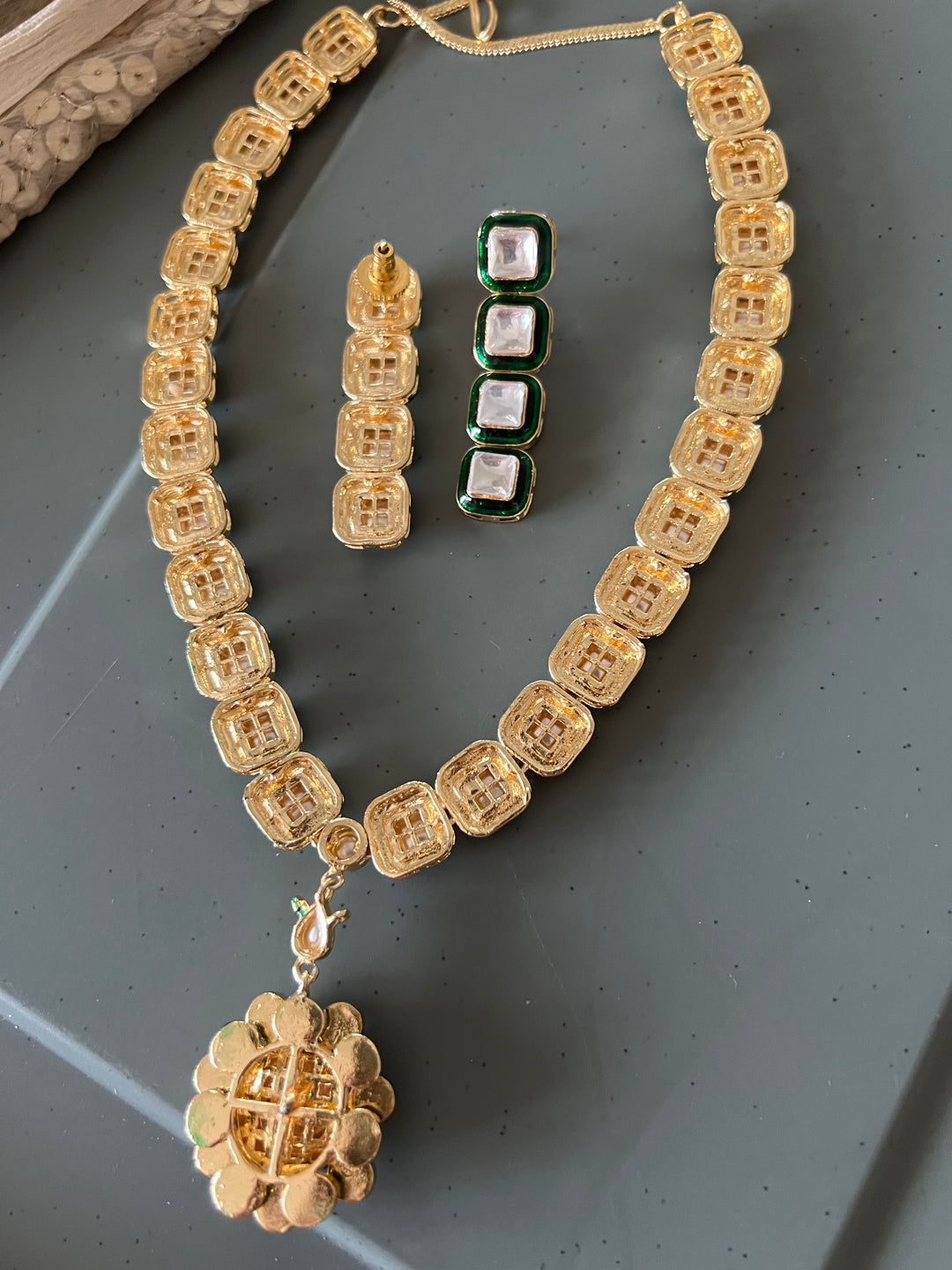 Light and Elegant Kundan Necklace Set – Perfect for Destination Weddings
