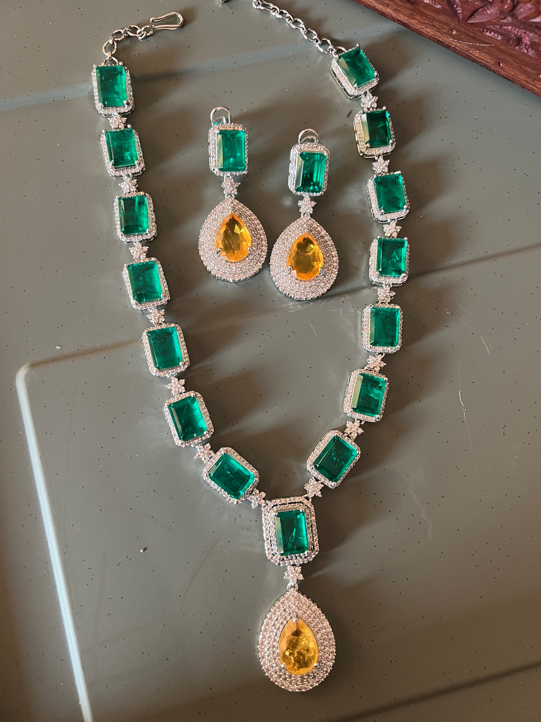 Exquisite Doublet Stone Necklace Set - Elevate Your Elegance