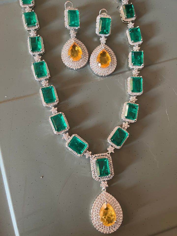 Exquisite Doublet Stone Necklace Set - Elevate Your Elegance